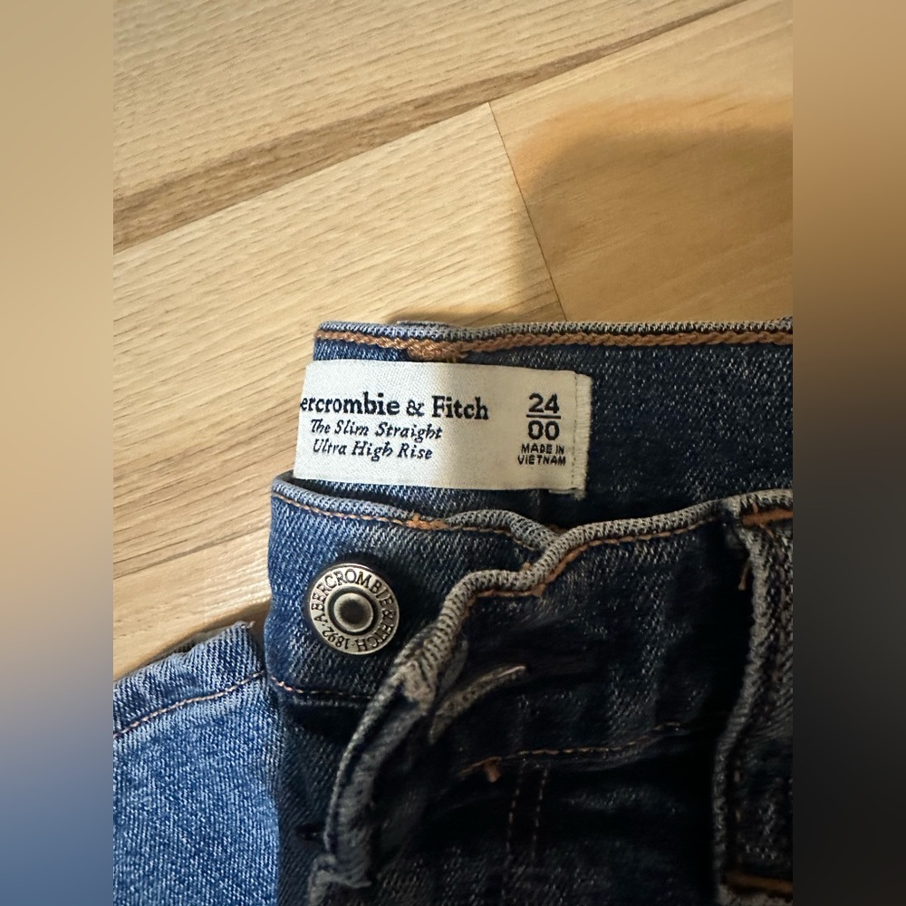 Abercrombie & Fitch Slim Straight Ultra High Rise Jeans